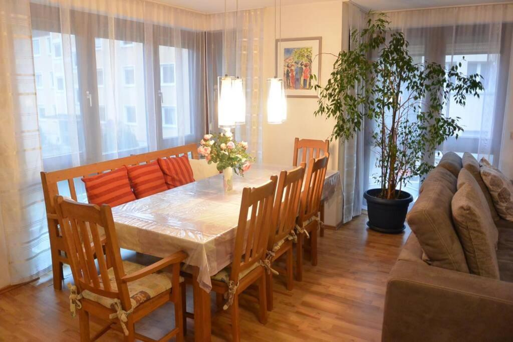 Neu Bayreuth: Spacious Central Apartment with Climate Control and Balconies Exterior photo